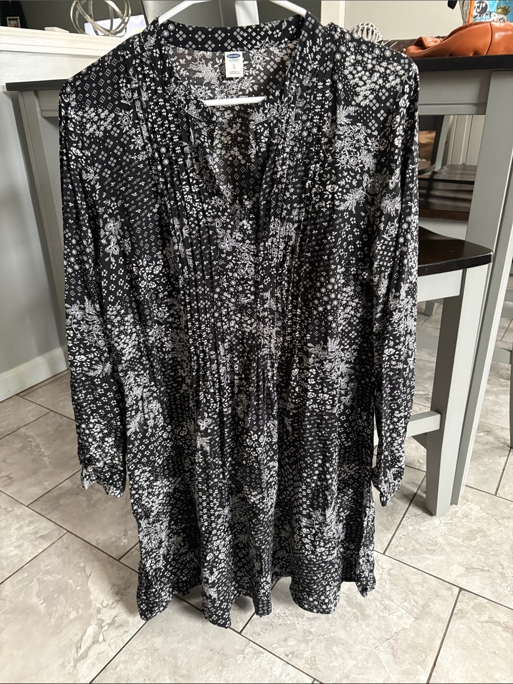 Old navy Black and White Floral Bandana Tunic